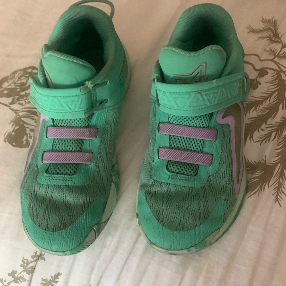 Boys Nike Giannis sneakers